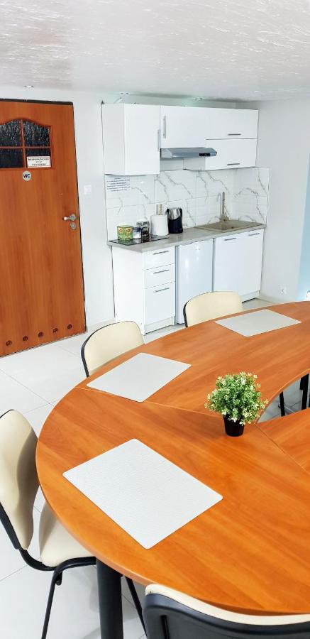 Willa-Restauracja Victoria Ostrowiec Świętokrzyski Eksteriør billede